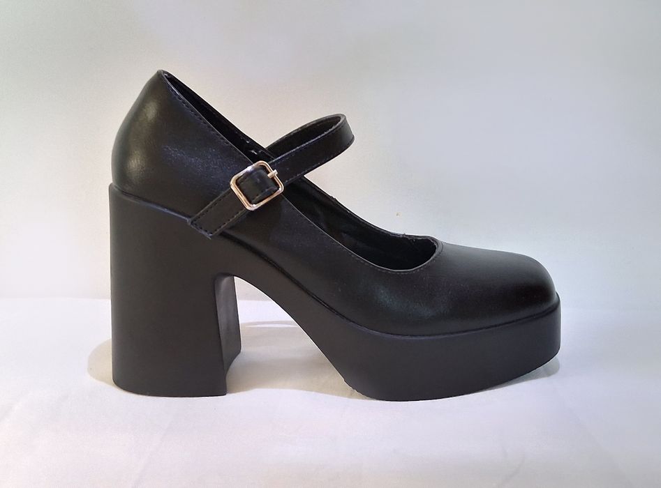 Обувки на ток с каишка