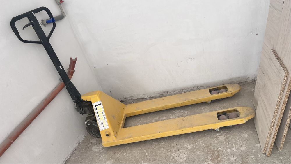 Палетна количка отлична