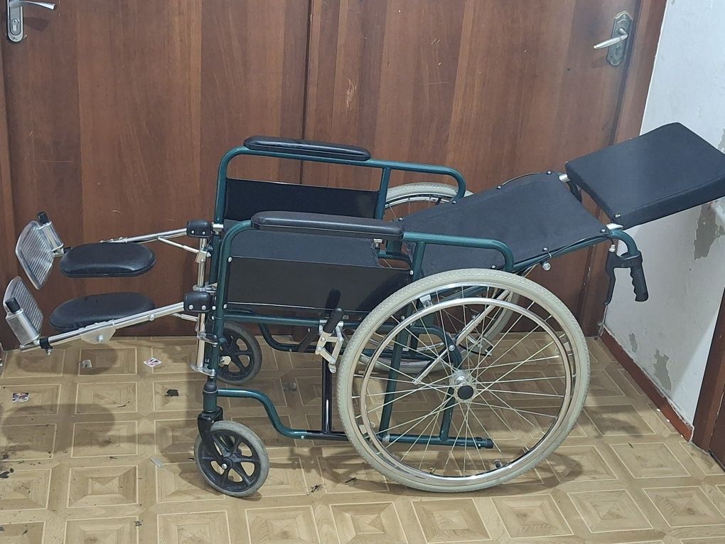 Инвалидная коляска с высокой спинкои