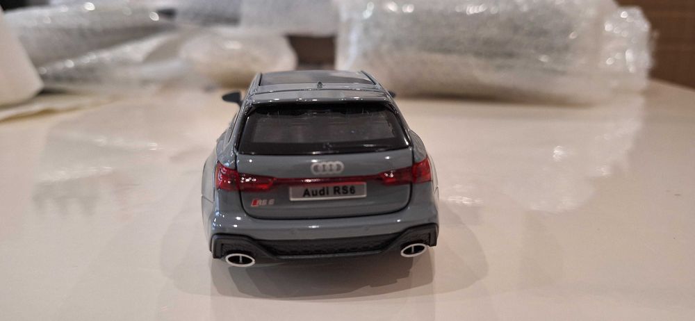 Ауди Audi RS6 1:32 отваряеми врати, капак, светещи фарове и стопове