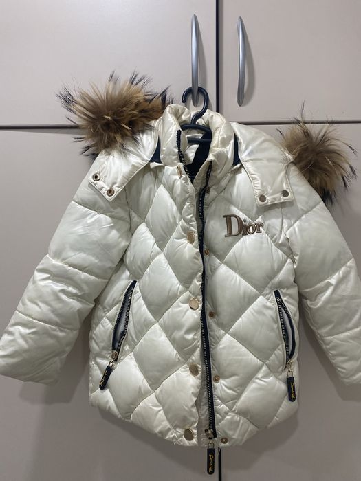 Продается зимняя куртка девочке! В отличном состоянии!