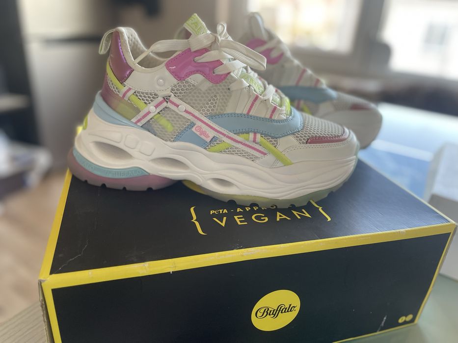 Дамски спортни обувки Buffalo