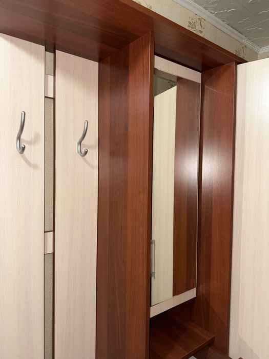 Стенка в прихожую