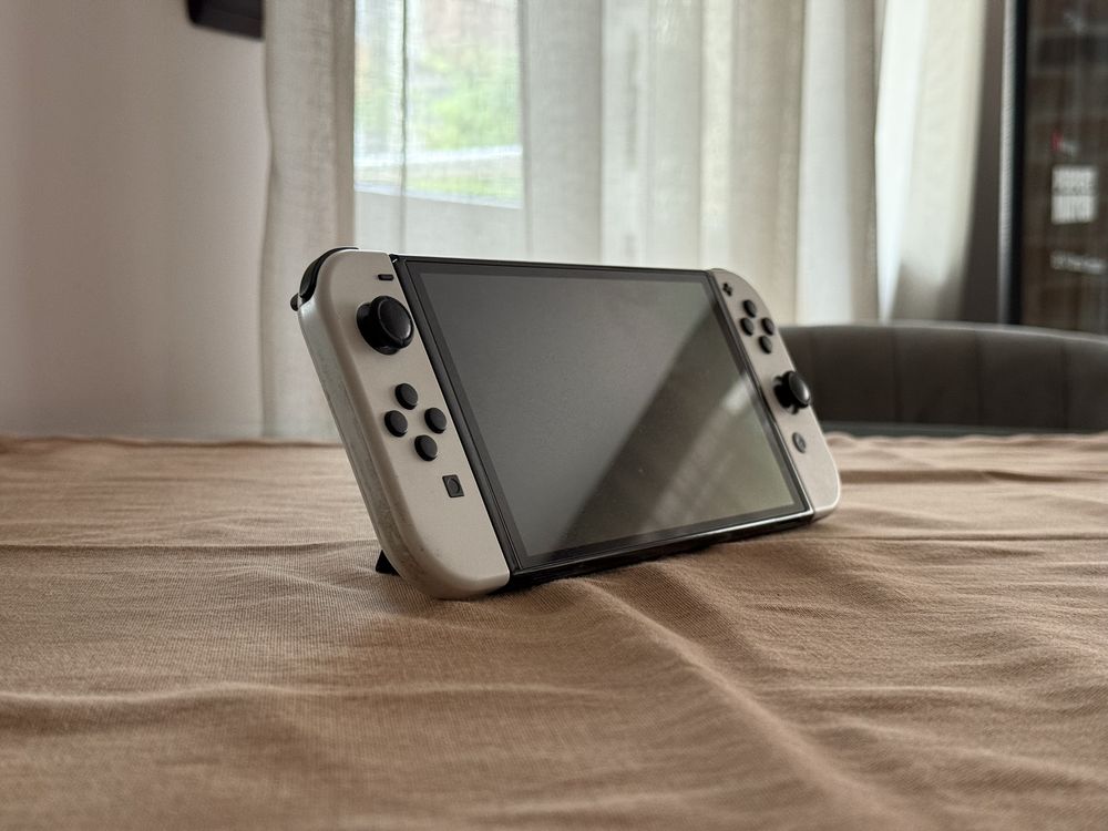 Nintendo Switch OLED white + EXTRAS