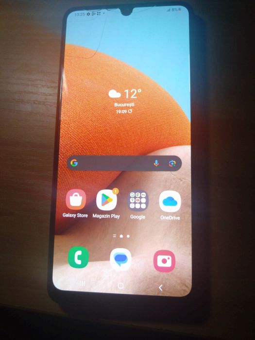 A32 samsung 4g cu o crăpătură mica in colț
