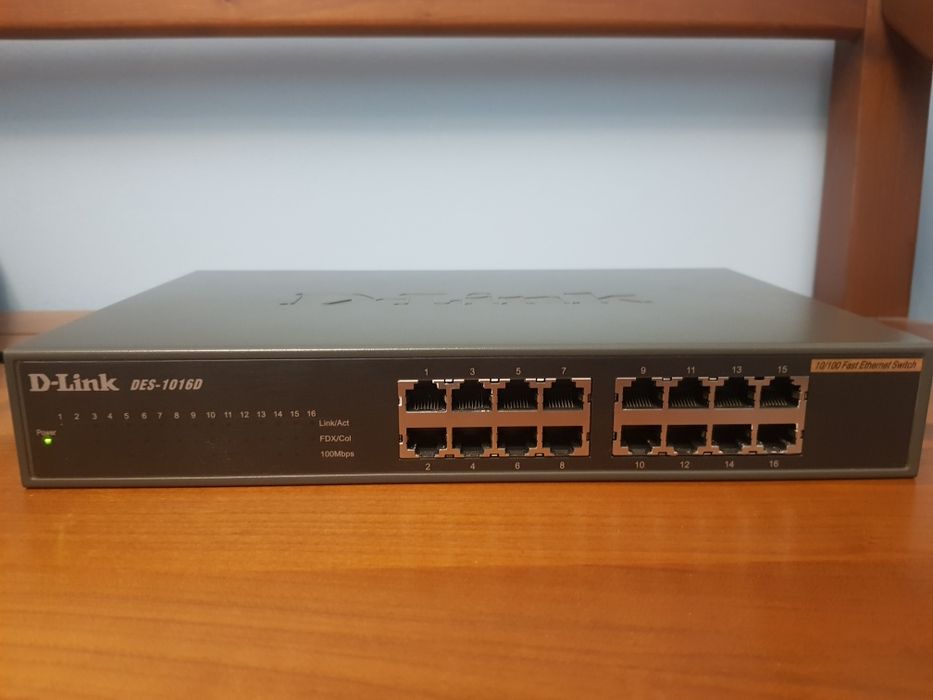 Switch retea lan D-link 16 porturi bun si pentru centrale telefonice