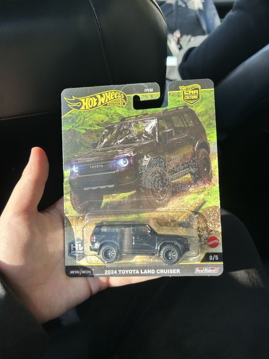 Hot wheels chase premium sth land cruiser