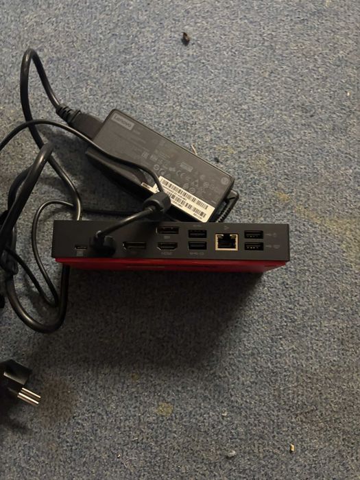 Dockuri profesionale Dell și Lenovo