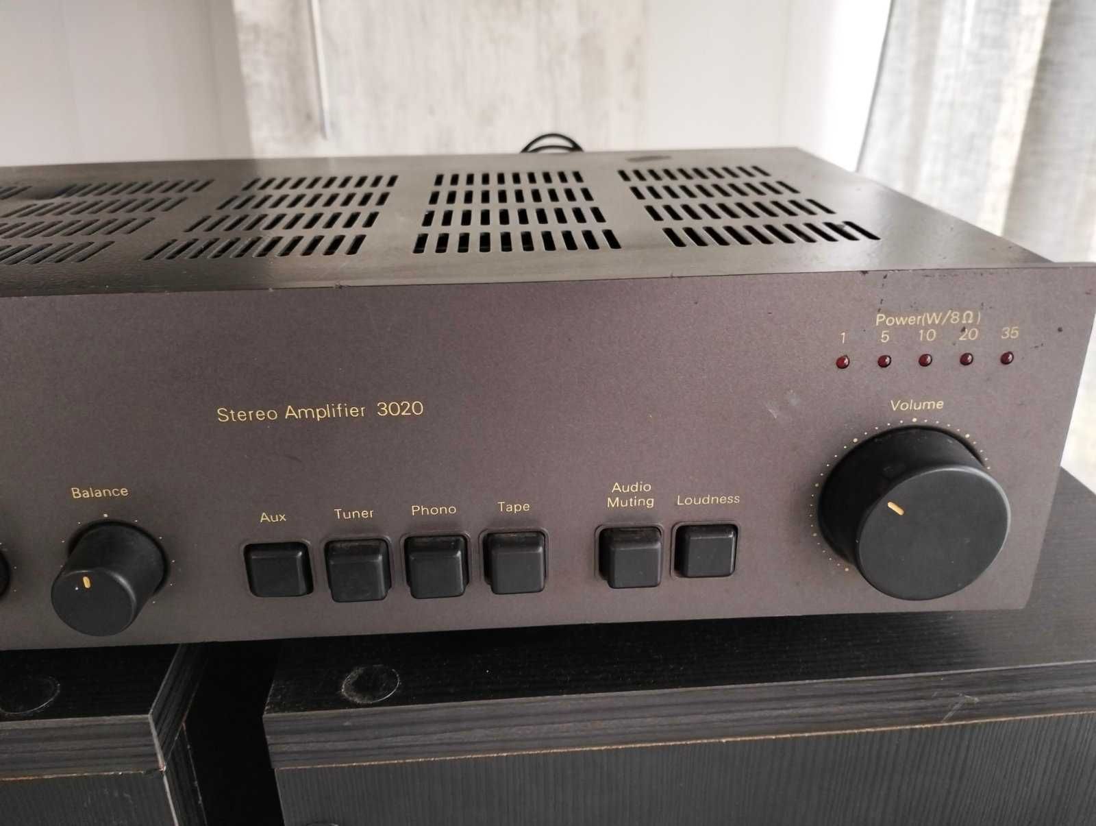 Продавам усилвател NAD 3020