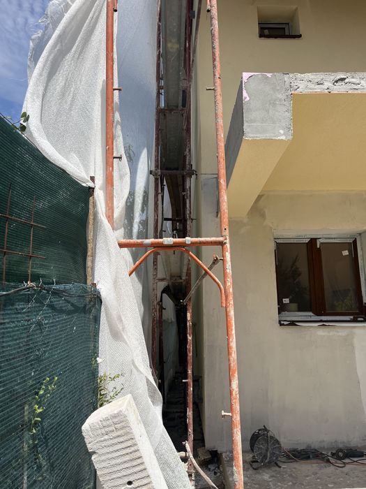 Închriez schela îngusta 30cm. spatii foarte înguste