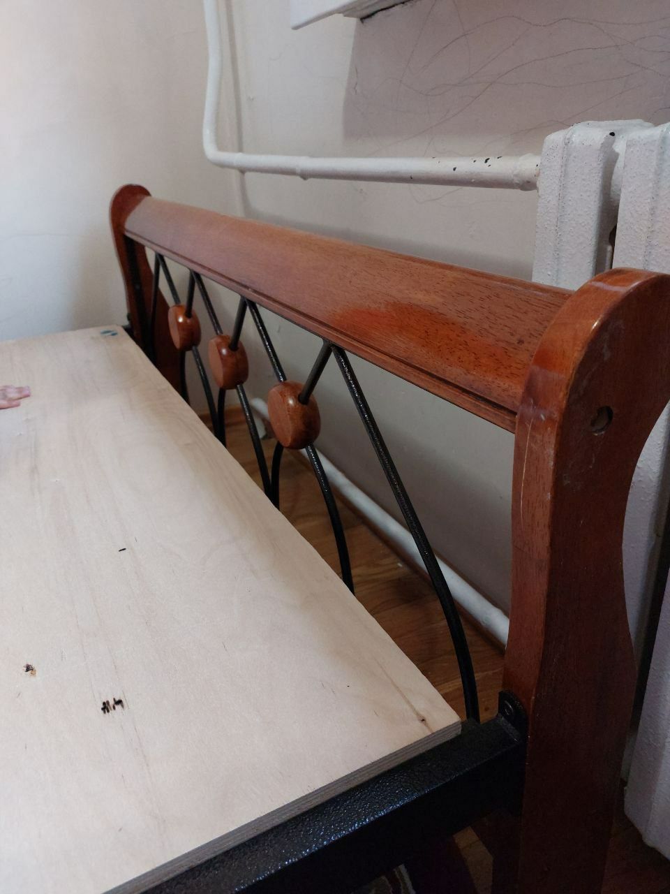 Кровать полтораспалка тосек , Малайзия,  кованая деревянная