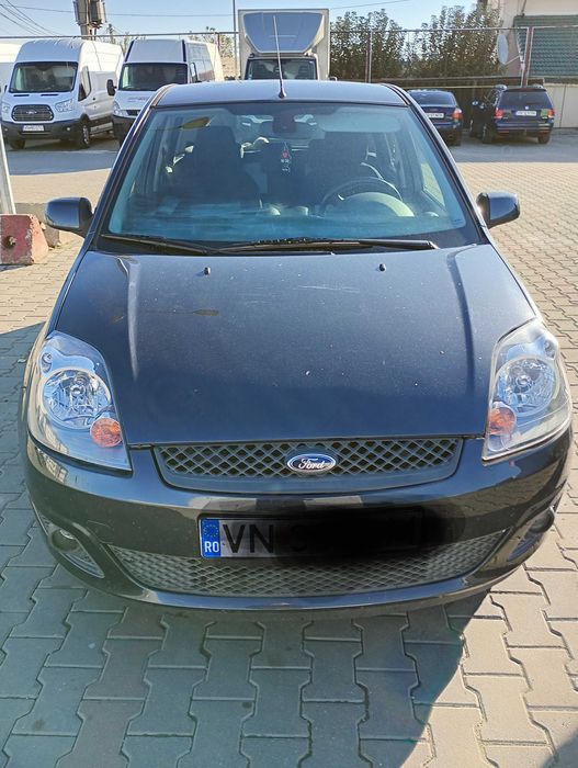 Vând Ford fiesta 1200 CC.