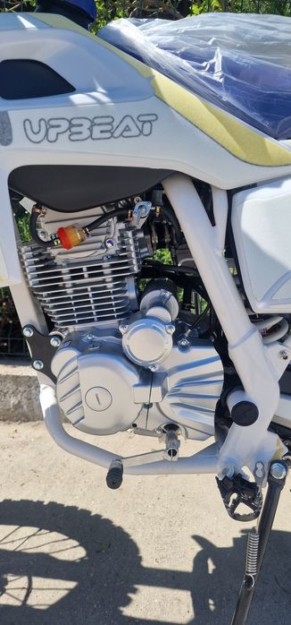 Кросов Мотор 250 кубика UPBEAT със фар