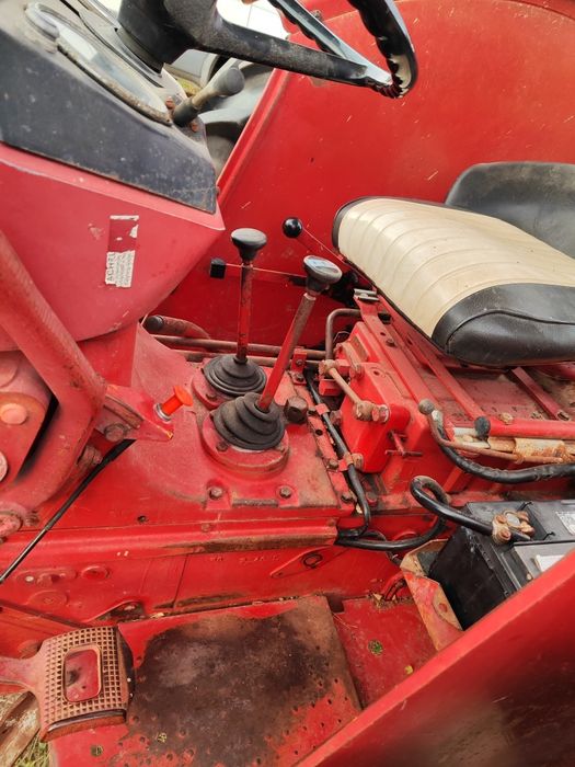 Tractor 824 International 75 cp.