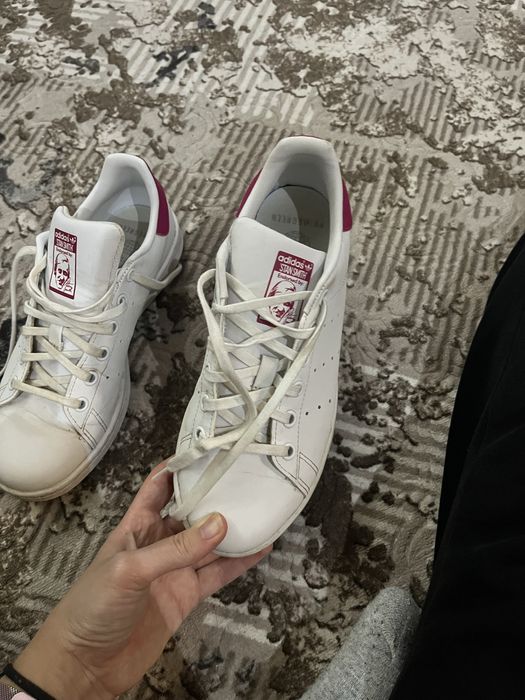 Обувки адидас серия Стан Смит