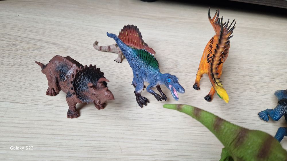 Dinozauri diverse mărimi