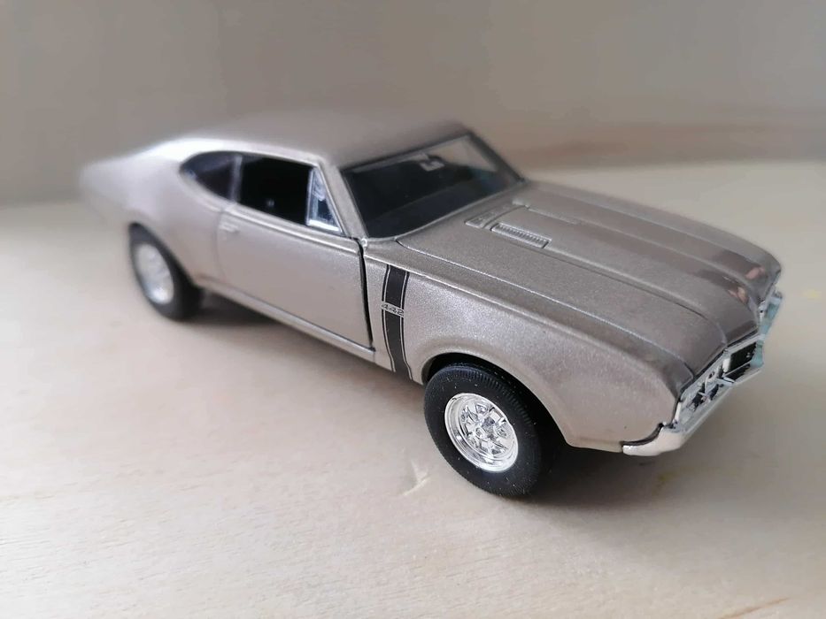 Олдсмобил 442 '68г в мащаб 1:34