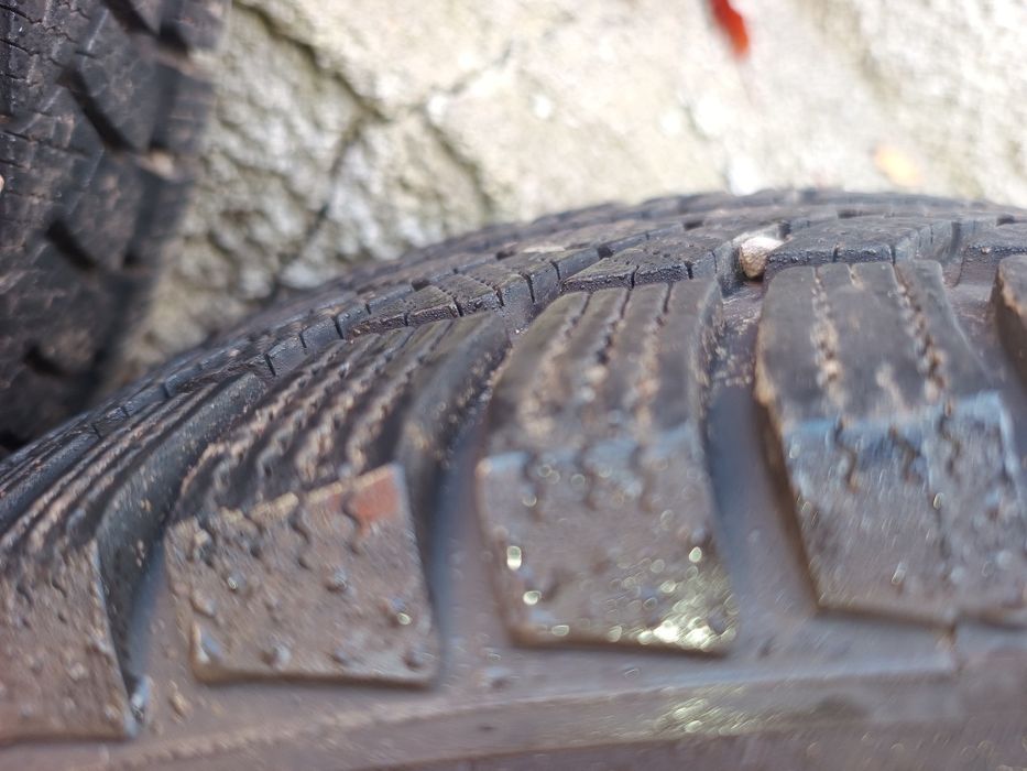 Vând set de 2 cauciucuri all season 215/60/17 aproape noi