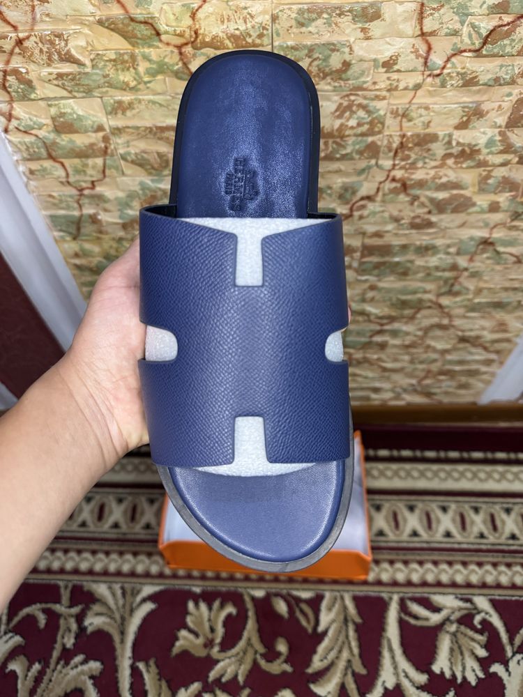 Тапочки Hermes.