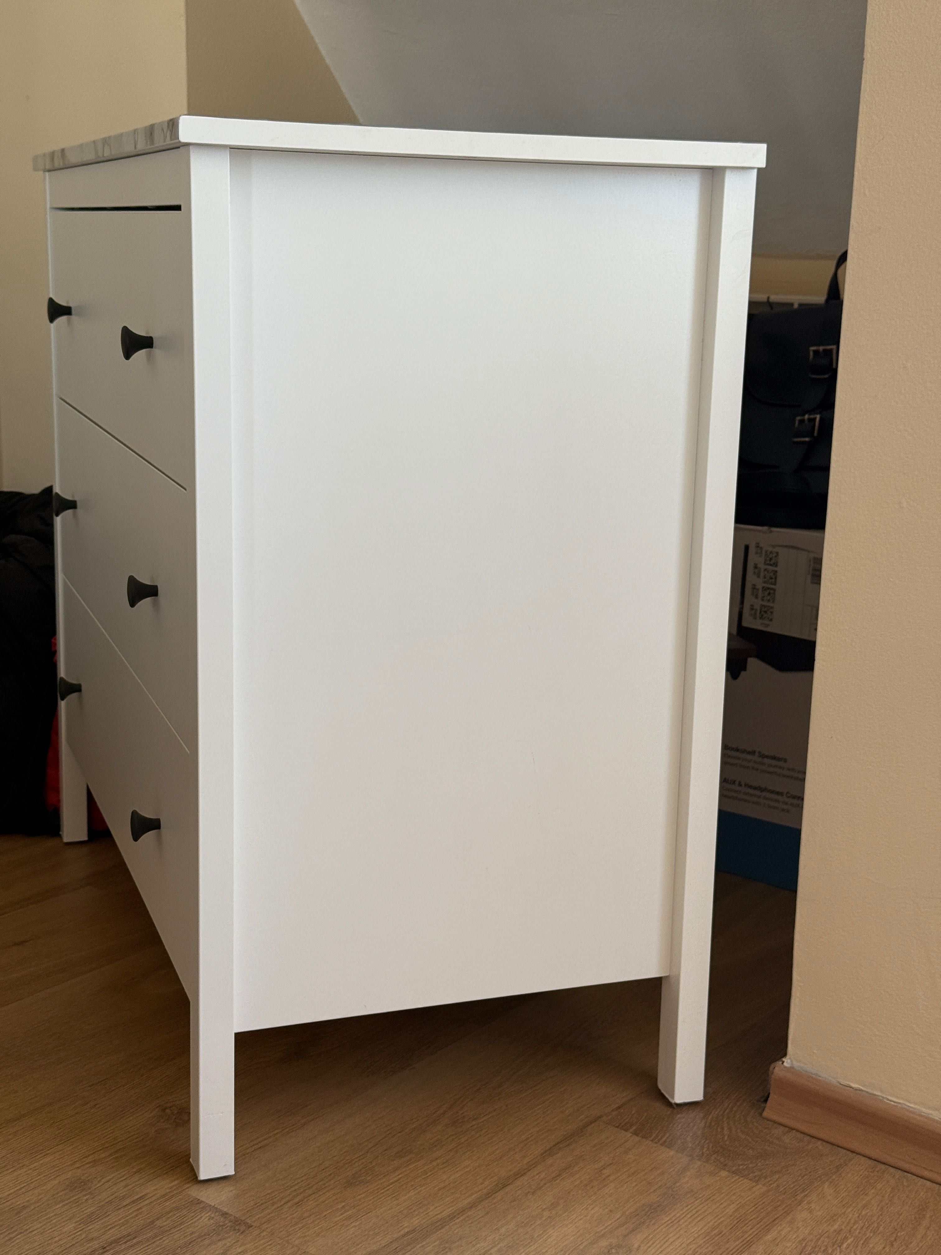 Бял скрин от IKEA