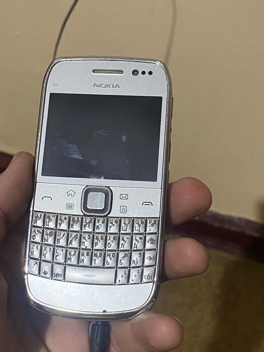 Nokia E6 Qwerty.