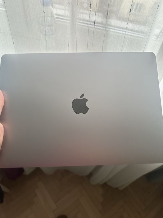 MacBook Air 13” 2020 i3 | 8GB RAM | 256GB SSD | Много добро състояние