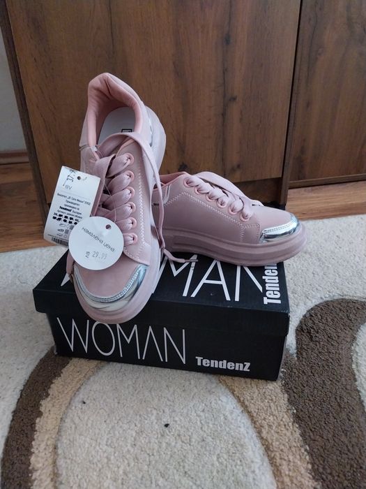 Дамски розови кецове