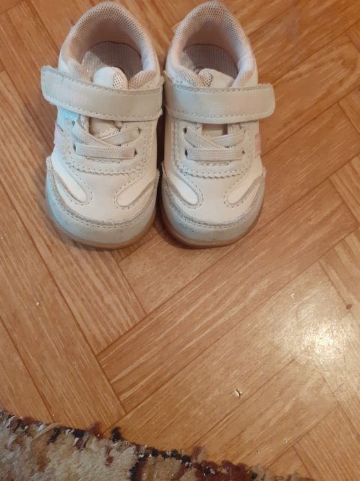 Детские кроссовки