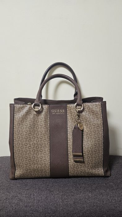 Оригинална чанта на марката Guess