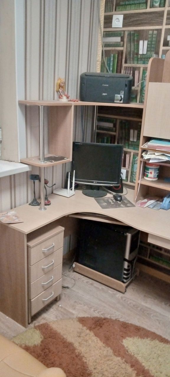 Компьютерный стол