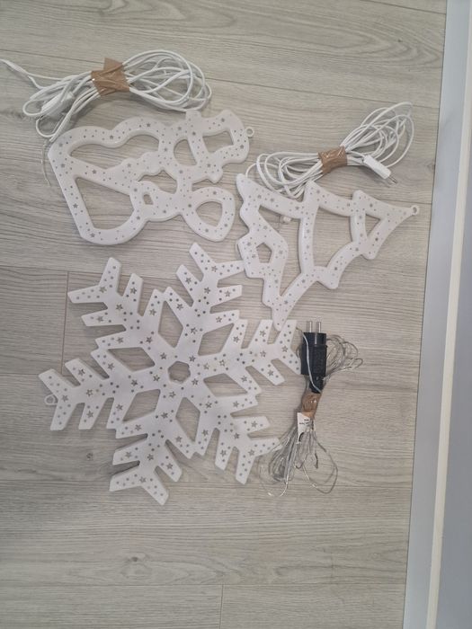 3 ornamente luminoase