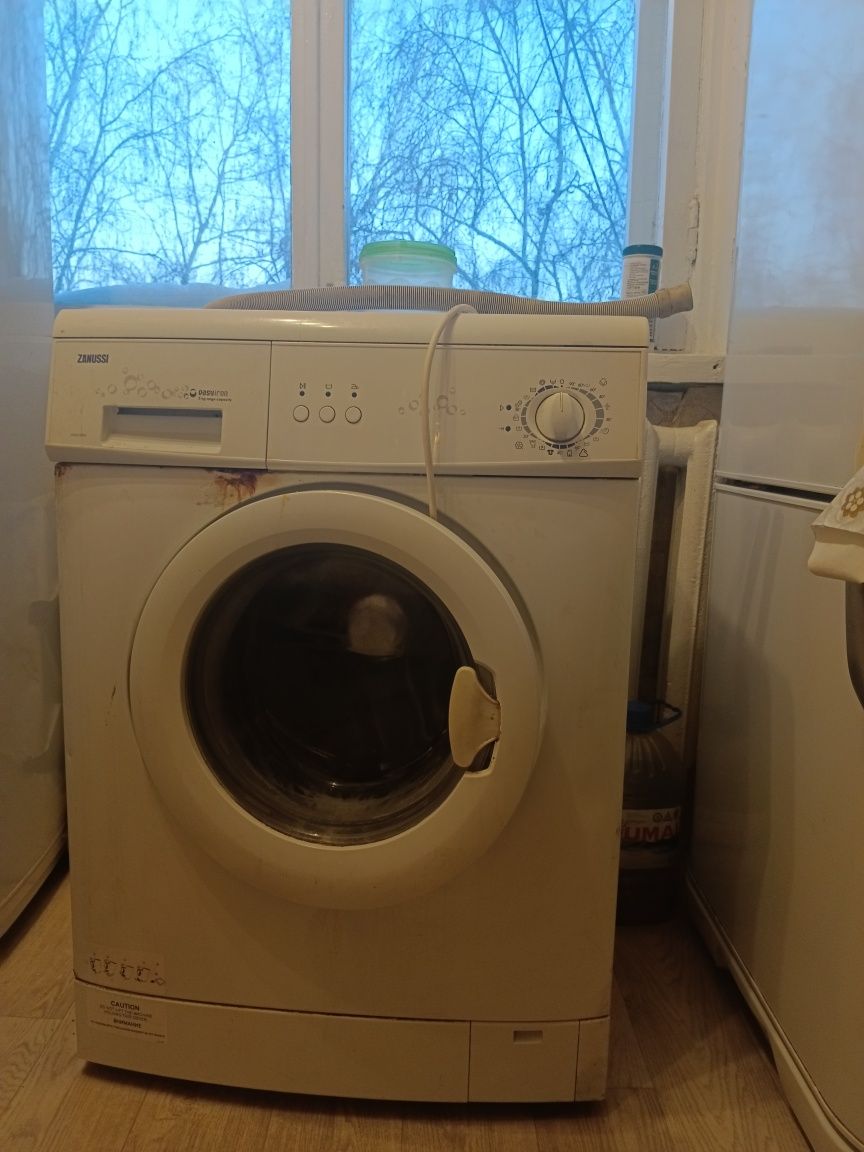 Продам стиральную машину zanussi5кг