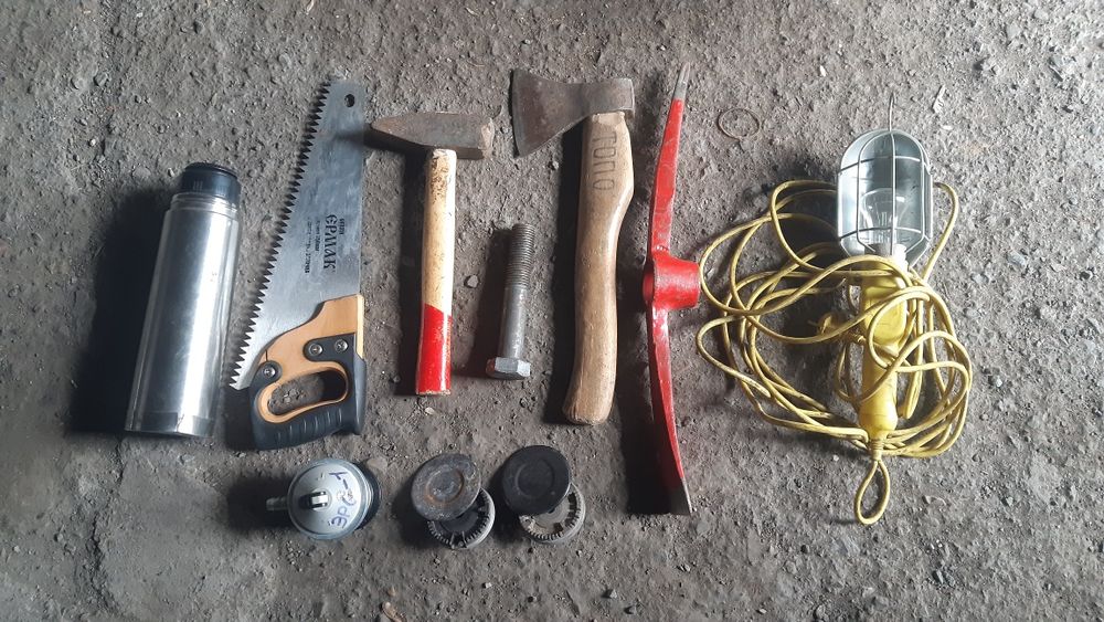 Топор, молоток, пила