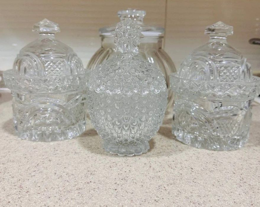 Конфетница,хрусталь,hrustal chehiya idish,kristall,holati ideal