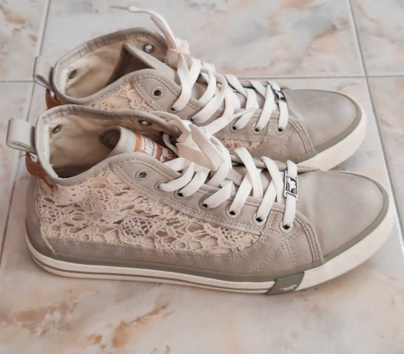 Дамски кецове Mustang