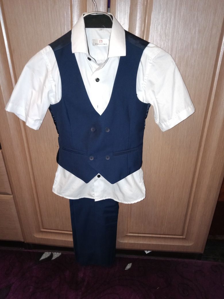 Продам  турецкий школьный костюм с рубашкой