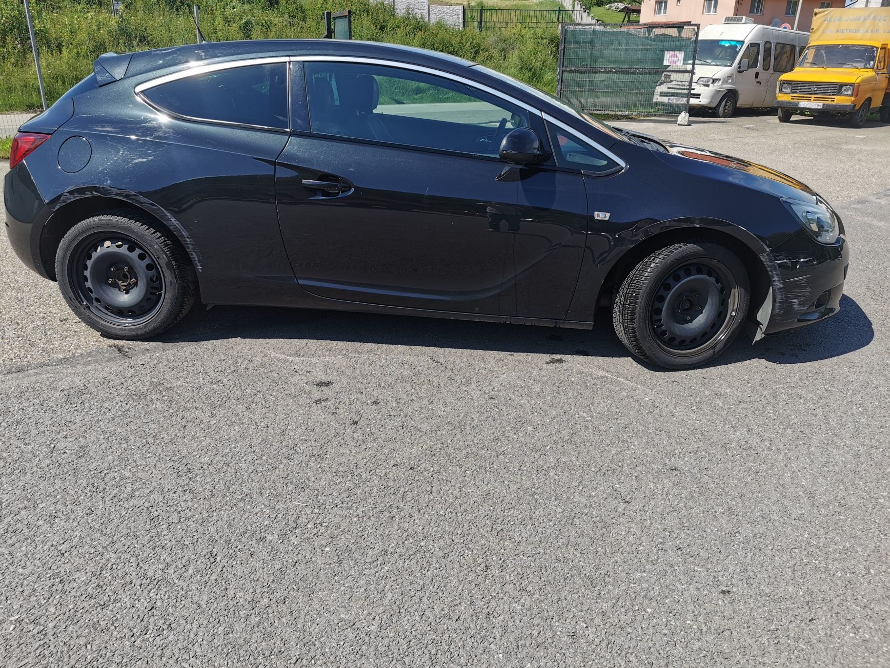 Opel Astra GTC coupe