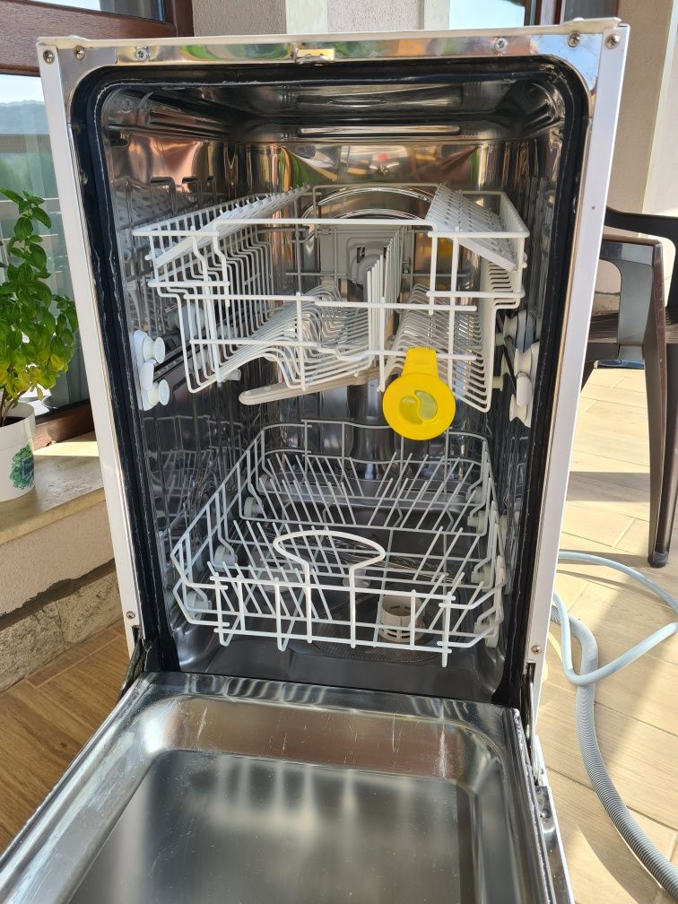 ЗА ЧАСТИ !!!Продавам съдомиялна Whirlpool