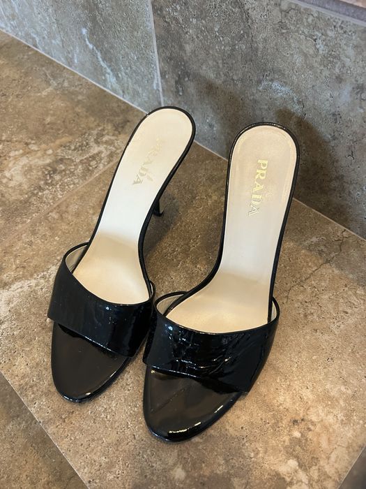 Papuci din lac prada