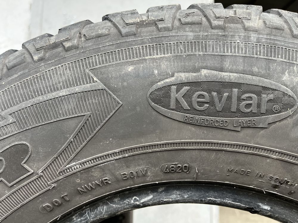 4 бр. всесезонни гуми 255/70/15C GoodYear WRL DOT 4820 6-6,5 mm