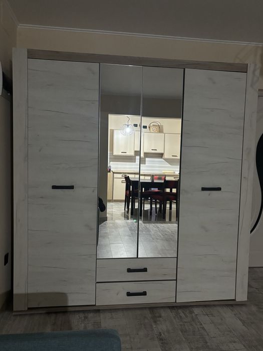 Mobila dulap dormitor+comoda set plus cadou 2 dulapuri