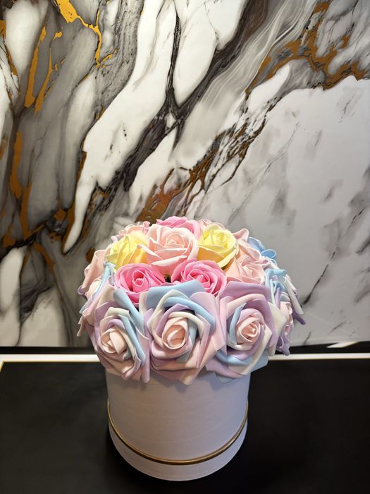 Vand aranjament floral din trandafiri de sapun