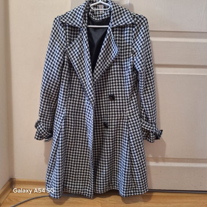 Пролетно дамско палто