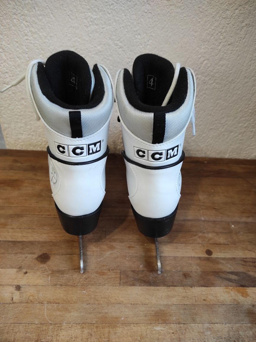 Дамски кънки за лед CCM SP 23см.