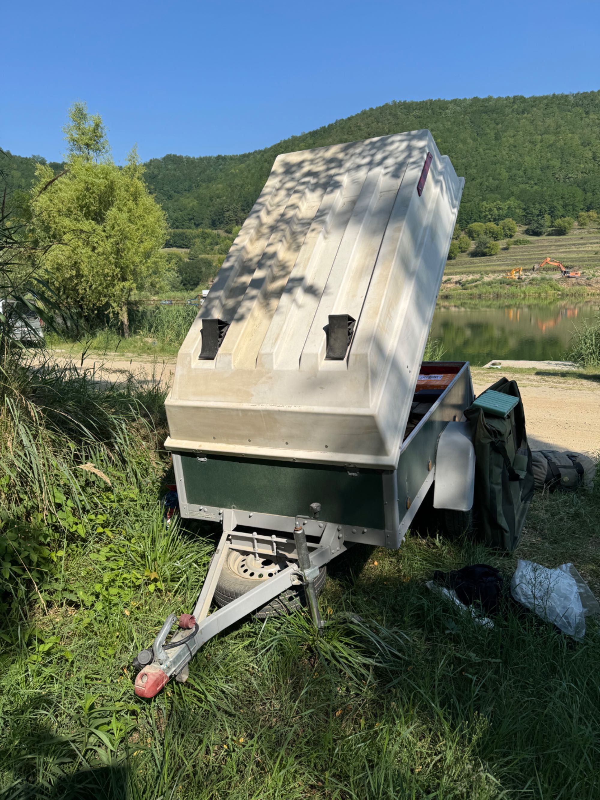 Remorca cu capac plastic
