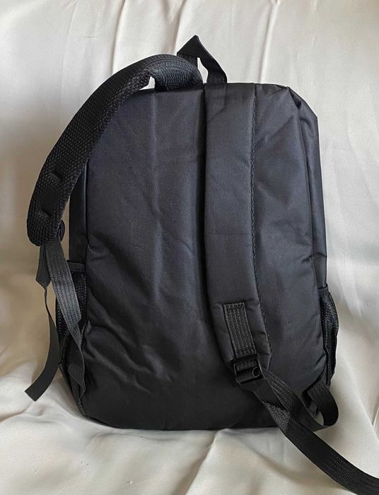 Унисекс ежедневна раница, налични са със зелено и сиво.