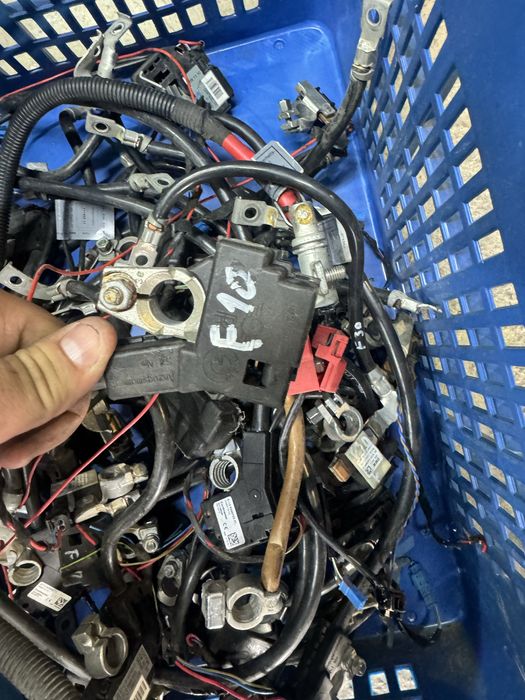 Минусова клема бмв е60 е61 е90 е91 е92 ф10 ф11 bmw f30 f31 e60 e61 f10