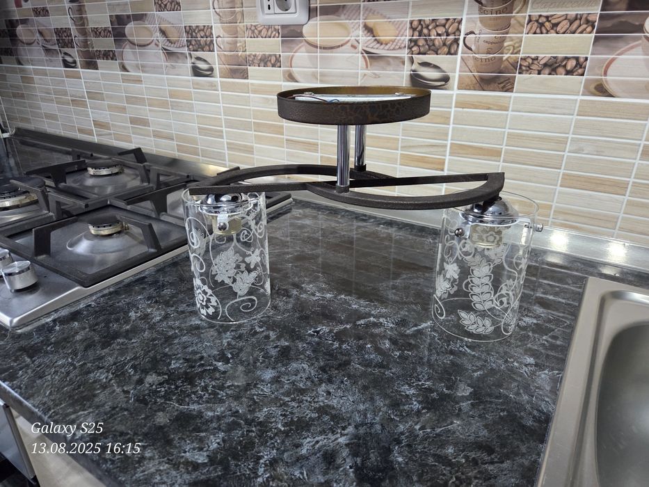 Lustră cu două abajururii