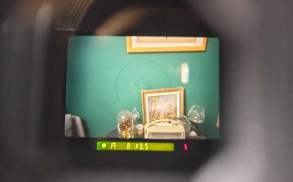 Aparat foto vechi  pe film 35  SLR Nikon F-601 body mount F