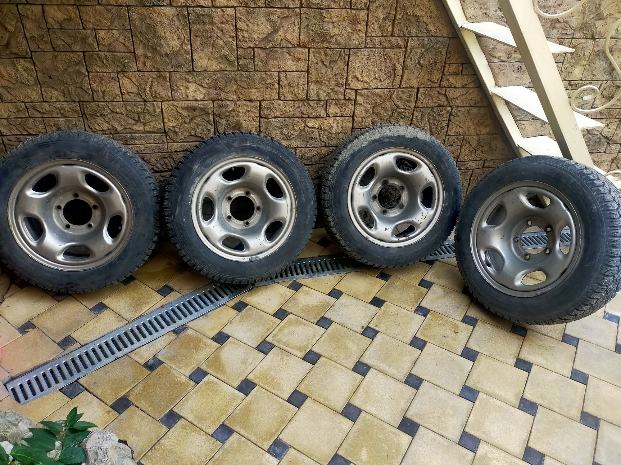 Шины  195/65 R16 с дисками